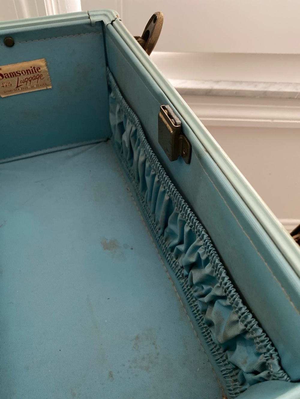 SOLD! Vintage 1940s-50s Samsonite Streamlite Train Case in Bermuda Green 🩵 - Picture 8 of 9